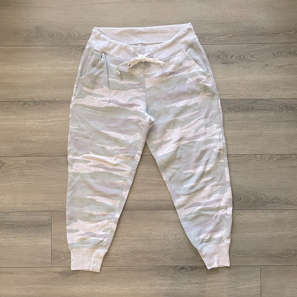 Aerie Camo Jogger Track Pants, Size Medium